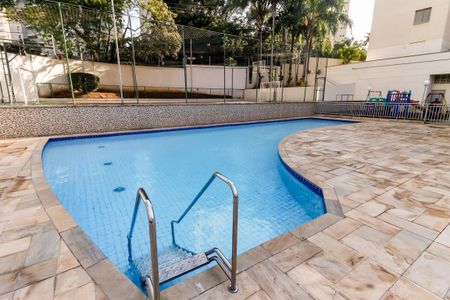 Apartamento à venda com 70m², 3 quartos e 2 vagas Apartamento à venda com 70m², 3 quartos e 2 vagasÁrea comum - Piscina