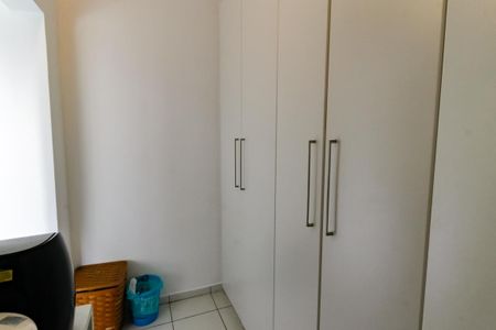 Apartamento à venda com 70m², 3 quartos e 2 vagasÁrea de Serviço - armários