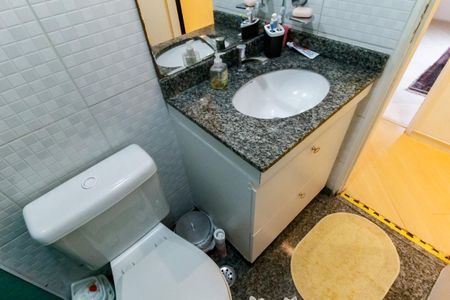 Apartamento à venda com 70m², 3 quartos e 2 vagas Apartamento à venda com 70m², 3 quartos e 2 vagasBanheiro Corredor