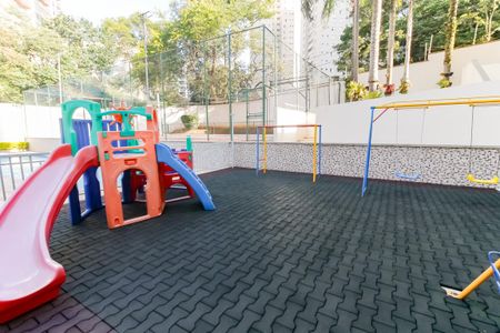 Apartamento à venda com 70m², 3 quartos e 2 vagas Apartamento à venda com 70m², 3 quartos e 2 vagasÁrea comum - Playground