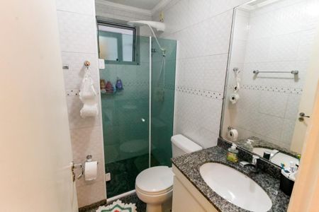 Apartamento à venda com 70m², 3 quartos e 2 vagas Apartamento à venda com 70m², 3 quartos e 2 vagasBanheiro Corredor