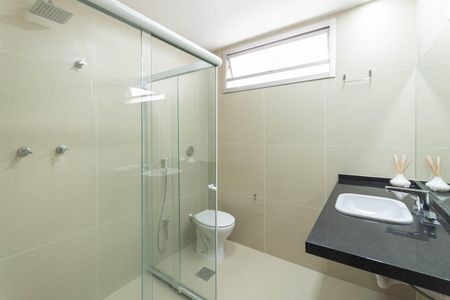 Banheiro social de apartamento à venda com 3 quartos, 180m² em Tijuca, Rio de Janeiro