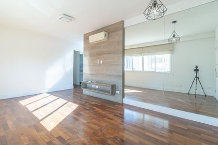 Apartamento à venda com 97m², 2 quartos e 1 vaga Apartamento à venda com 97m², 2 quartos e 1 vagaSala