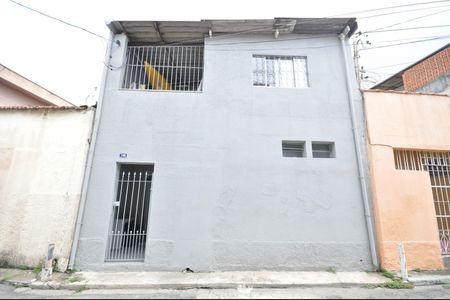 Casa à venda com 200m², 4 quartos e 2 vagasFachada dos fundos