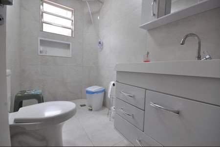 Casa à venda com 200m², 4 quartos e 2 vagasBanheiro 2