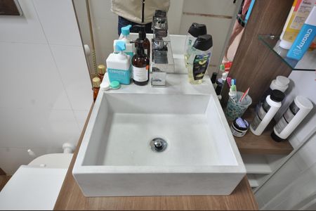 Casa à venda com 200m², 4 quartos e 2 vagasBanheiro 1