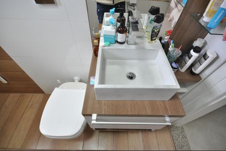 Casa à venda com 200m², 4 quartos e 2 vagasBanheiro 1