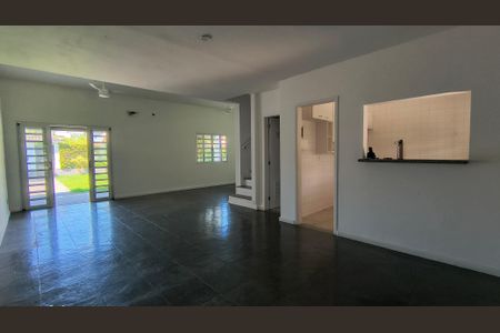 Sala de casa de condomínio para alugar com 4 quartos, 620m² em Recreio dos Bandeirantes, Rio de Janeiro