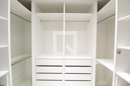 Casa para alugar com 450m², 4 quartos e 4 vagasCloset da Suíte