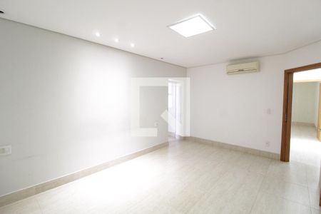 Casa para alugar com 450m², 4 quartos e 4 vagasSuíte