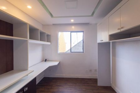 Quarto 1 de apartamento para alugar com 2 quartos, 76m² em Fazendinha, Curitiba