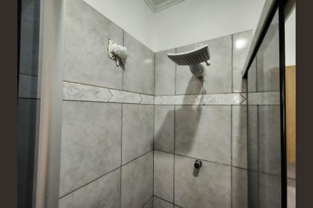 Banheiro social de kitnet/studio para alugar com 1 quarto, 30m² em Farroupilha, Porto Alegre