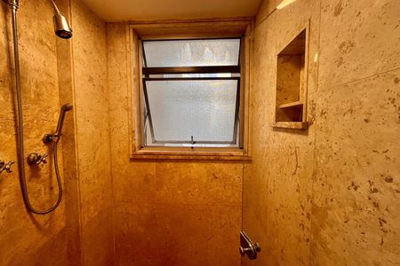 Apartamento para alugar com 150m², 3 quartos e 1 vaga Apartamento para alugar com 150m², 3 quartos e 1 vagaBanheiro da Suíte