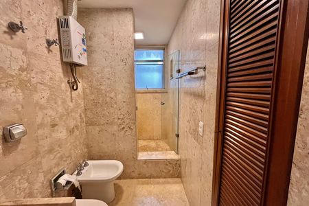 Apartamento para alugar com 150m², 3 quartos e 1 vaga Apartamento para alugar com 150m², 3 quartos e 1 vagaBanheiro da Suíte