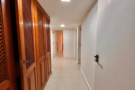 Apartamento para alugar com 150m², 3 quartos e 1 vaga Apartamento para alugar com 150m², 3 quartos e 1 vagaCorredor