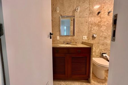 Apartamento para alugar com 150m², 3 quartos e 1 vaga Apartamento para alugar com 150m², 3 quartos e 1 vagaBanheiro da Suíte