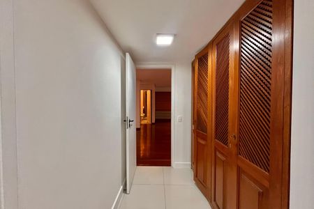 Apartamento para alugar com 150m², 3 quartos e 1 vaga Apartamento para alugar com 150m², 3 quartos e 1 vagaCorredor