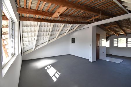 Casa para alugar com 200m², 3 quartos e 1 vagaÁtico