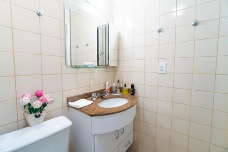 Apartamento à venda com 64m², 2 quartos e 1 vaga Apartamento à venda com 64m², 2 quartos e 1 vagaBanheiro Social