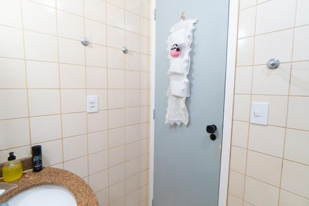 Apartamento à venda com 64m², 2 quartos e 1 vaga Apartamento à venda com 64m², 2 quartos e 1 vagaBanheiro Social