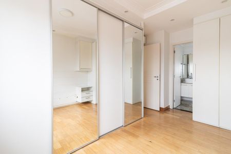 Apartamento à venda com 80m², 2 quartos e 2 vagasSuíte