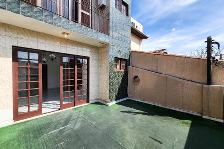 Casa à venda com 165m², 3 quartos e 2 vagasVaranda