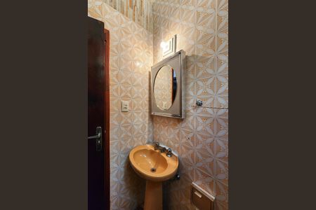 Casa à venda com 165m², 3 quartos e 2 vagasBanheiro Social