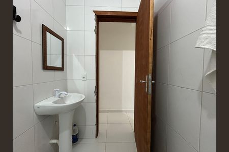Banheiro  de casa para alugar com 2 quartos, 100m² em São João do Rio Vermelho, Florianópolis