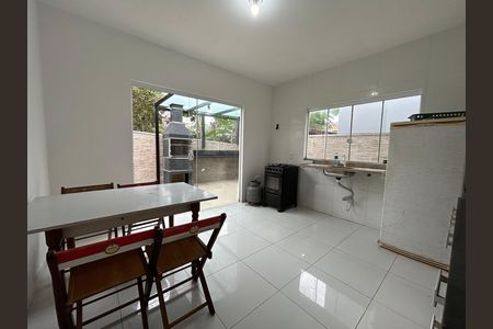 Cozinha  de casa para alugar com 2 quartos, 100m² em São João do Rio Vermelho, Florianópolis