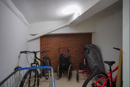 Apartamento à venda com 165m², 3 quartos e 3 vagas Apartamento à venda com 165m², 3 quartos e 3 vagasÁrea comum - Bicicletário
