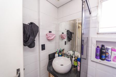 Apartamento à venda com 59m², 3 quartos e 1 vaga Apartamento à venda com 59m², 3 quartos e 1 vagaBanheiro Social