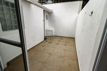 Casa de condomínio à venda com 74m², 2 quartos e 2 vagas Casa de condomínio à venda com 74m², 2 quartos e 2 vagasQuintal