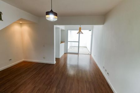 Casa de condomínio à venda com 74m², 2 quartos e 2 vagas Casa de condomínio à venda com 74m², 2 quartos e 2 vagasSala