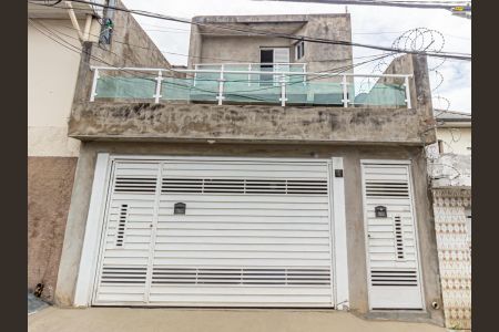 Casa para alugar com 223m², 5 quartos e 4 vagas Casa para alugar com 223m², 5 quartos e 4 vagasFachada