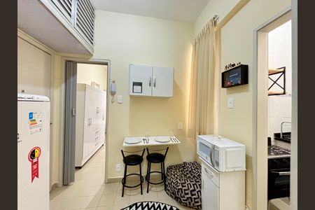 Cozinha de apartamento para alugar com 1 quarto, 28m² em Copacabana, Rio de Janeiro