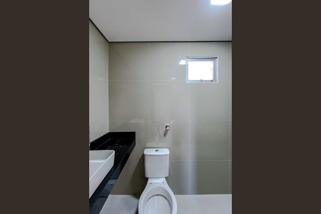 Banheiro Social de apartamento à venda com 2 quartos, 65m² em Vila Bertioga, São Paulo
