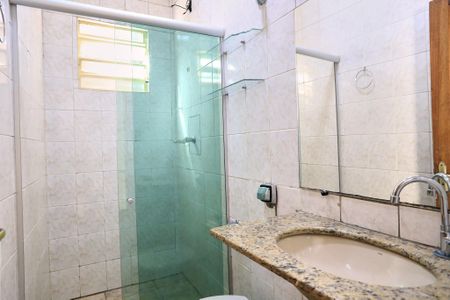 Banheiro de casa para alugar com 2 quartos, 45m² em Boa Vista, Belo Horizonte