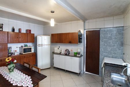 Casa à venda com 192m², 4 quartos e 1 vaga Casa à venda com 192m², 4 quartos e 1 vagaCozinha