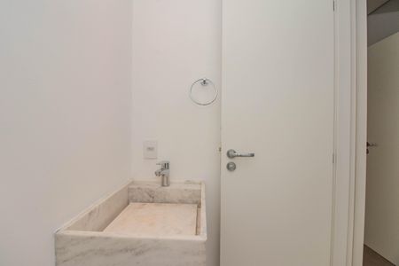 Lavabo de apartamento à venda com 1 quarto, 66m² em Petrópolis, Porto Alegre