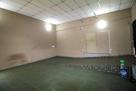 Casa para alugar com 100m², 3 quartos e 3 vagasGalpão e garagem fundos - Acesso a rua .