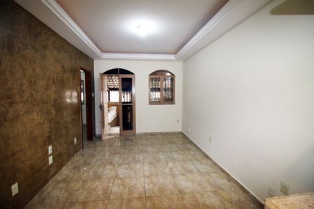 Casa para alugar com 100m², 3 quartos e 3 vagasSala