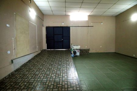 Casa para alugar com 100m², 3 quartos e 3 vagasGalpão e garagem fundos - Acesso a rua .