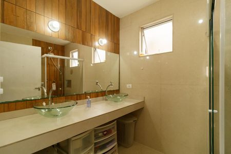 Casa à venda com 250m², 4 quartos e 3 vagasBanheiro da Suíte