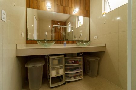 Casa à venda com 250m², 4 quartos e 3 vagasBanheiro da Suíte