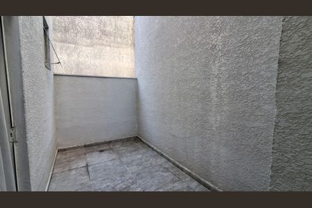 Quintal  de apartamento à venda com 2 quartos, 50m² em Santa Maria, Santo André