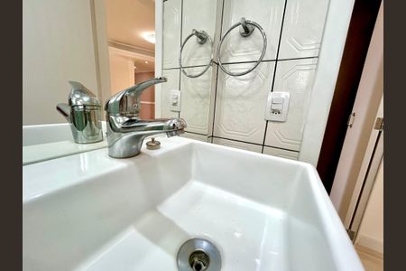 Apartamento para alugar com 60m², 2 quartos e 1 vaga Apartamento para alugar com 60m², 2 quartos e 1 vagaBanheiro