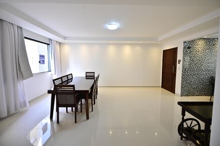 Apartamento para alugar com 126m², 2 quartos e 1 vaga Apartamento para alugar com 126m², 2 quartos e 1 vagaSala