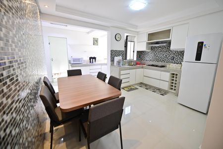 Apartamento para alugar com 126m², 2 quartos e 1 vaga Apartamento para alugar com 126m², 2 quartos e 1 vagaCozinha