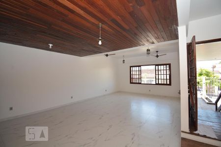 Casa à venda com 315m², 4 quartos e 2 vagas