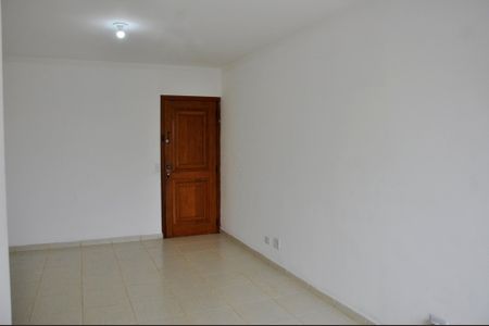 Apartamento para alugar com 74m², 3 quartos e 1 vagaSala
